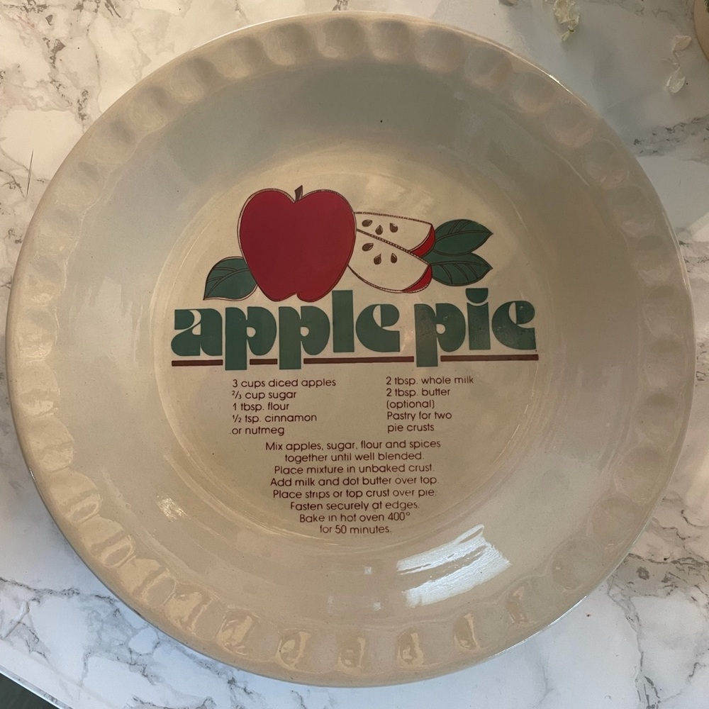 Vintage 1970’s Apple Pie dish - Cottagecore decor